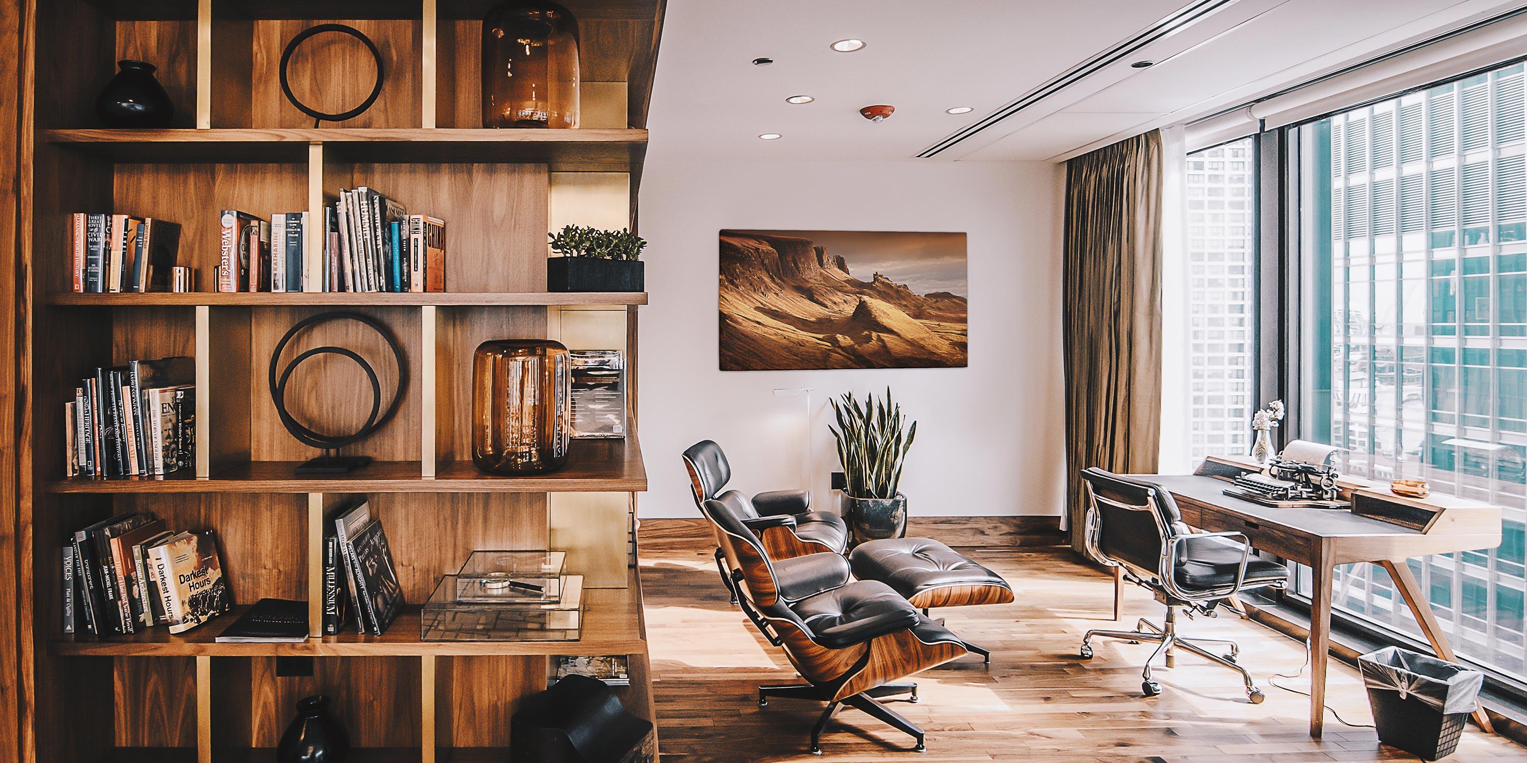 Home office in black and wood colors